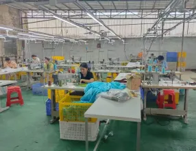 横州石塘镇那龙村【鑫瑞泰箱包厂】大量招工！
