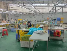 横州石塘镇那龙村【鑫瑞泰箱包厂】大量招工！