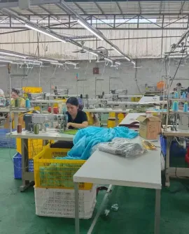 横州石塘镇那龙村【鑫瑞泰箱包厂】大量招工！