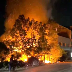 昨晚横州市陶圩镇学斗村发生火灾，处置得当，无人员伤亡
